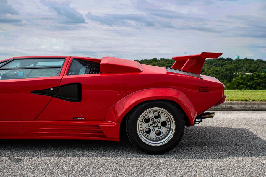 Детали экстерьера Lamborghini Countach LP5000 S Quattrovalvole 1988 года  (фото 45 из 146)